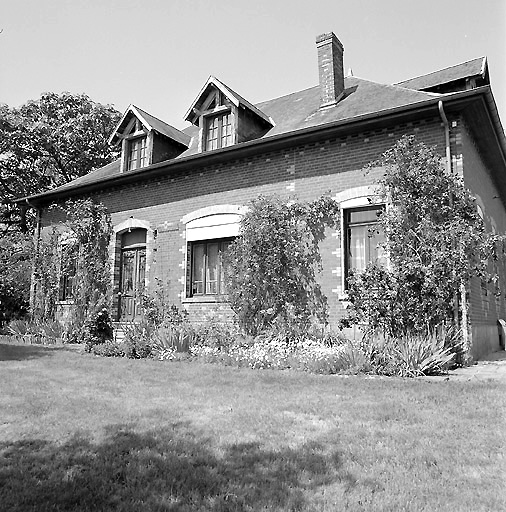 Vue antérieure du logis de 1927.