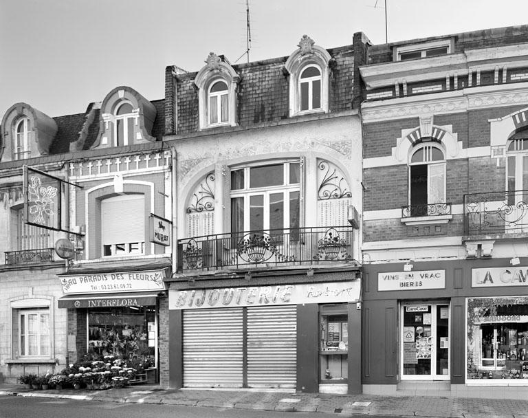 Vue de la façade sur rue.