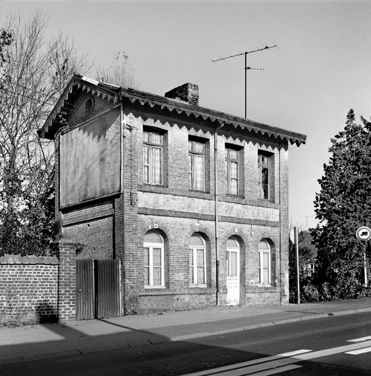 Vue du bureau d'octroi sis au n°645, rue des Docteurs-Devillers, construit sur un modèle identique à celui de la rue de Robbé.