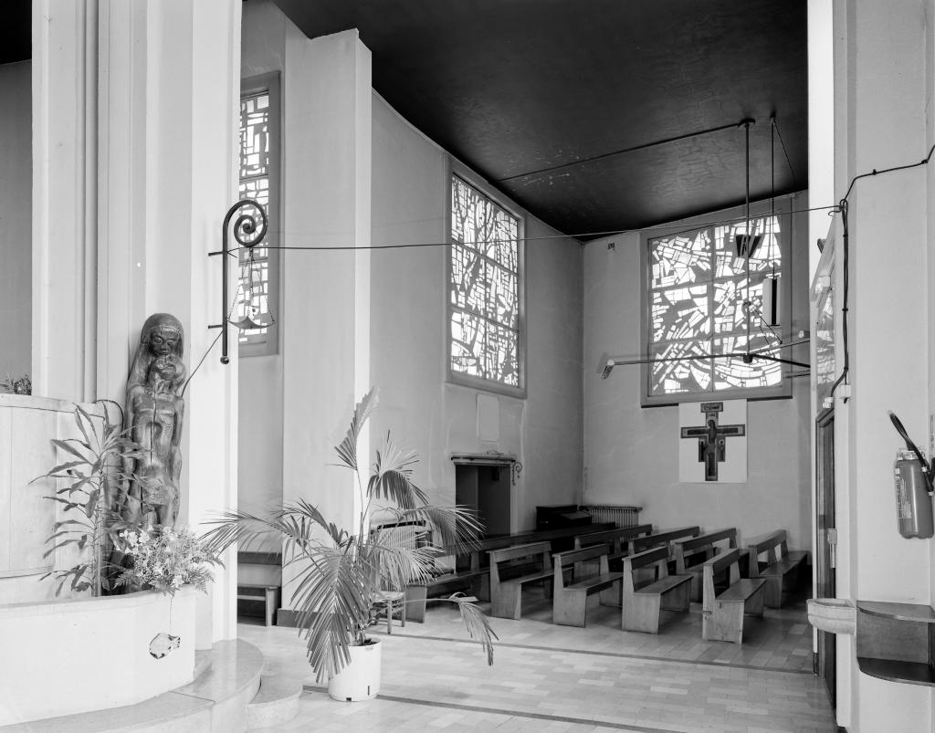 La jonction du chœur, le déambulatoire et la chapelle orientale. 