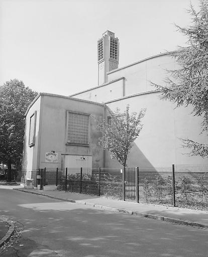 Vue générale depuis le nord-est : le déambulatoire, le choeur, la chapelle orientale et le clocher.