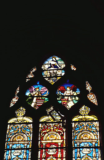 Verrière (baie 2) : Vierge de Pitié, Crucifixion, Anges