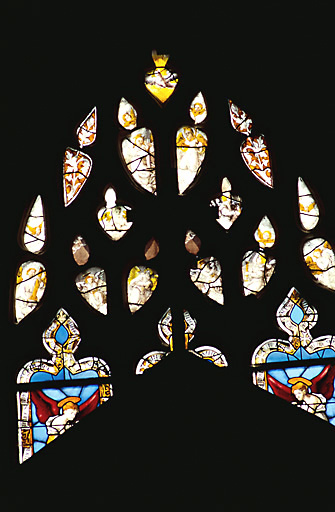 Verrière (baie 0) : Instruments de la Passion, saint Esprit