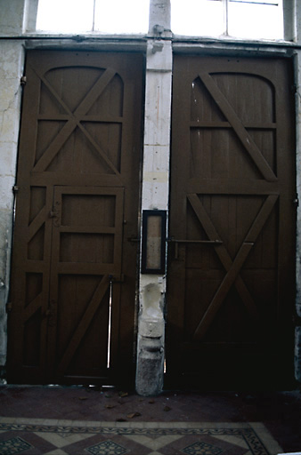 Vue du côté intérieur des deux vantaux.