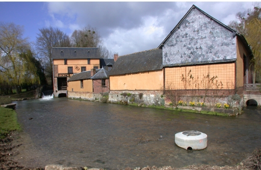 Vue d'ensemble extérieur du moulin Vertu.