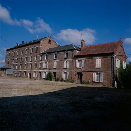 La minoterie et le logement d'habitation.