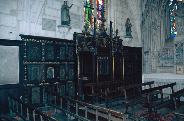 Vue d'ensemble des lambris de la chapelle nord.