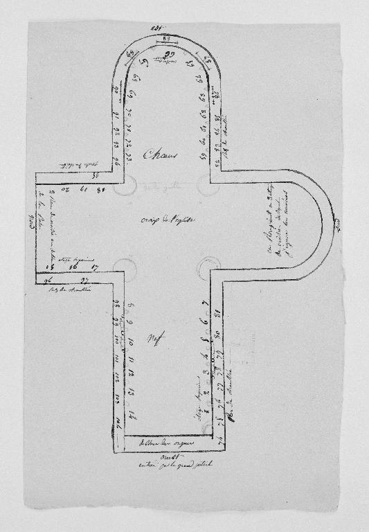 Plan sommaire de la cathédrale comportant l'emplacement des verrières, dessiné après l'explosion de la poudrière en 1815 (A Evêché Soissons : 6 L Soissons 1815-1818).