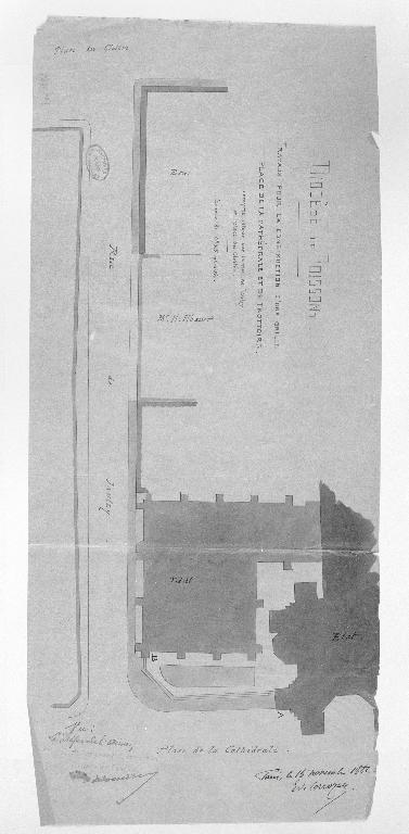 Plan relatif à la construction d'une grille et de trottoirs autour des anciens bâtiments capitulaires, dessiné le 15 novembre 1882 par l'architecte diocésain Édouard Corroyer (AN : F 19 7889).