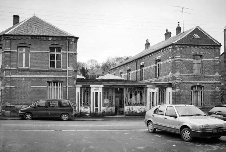 Vue de la façade de la manufacture.