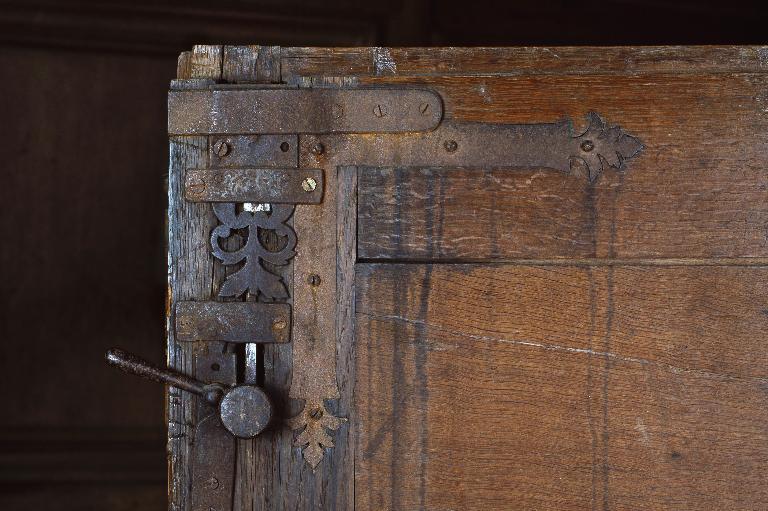 Vue du verrou d'un des battants.