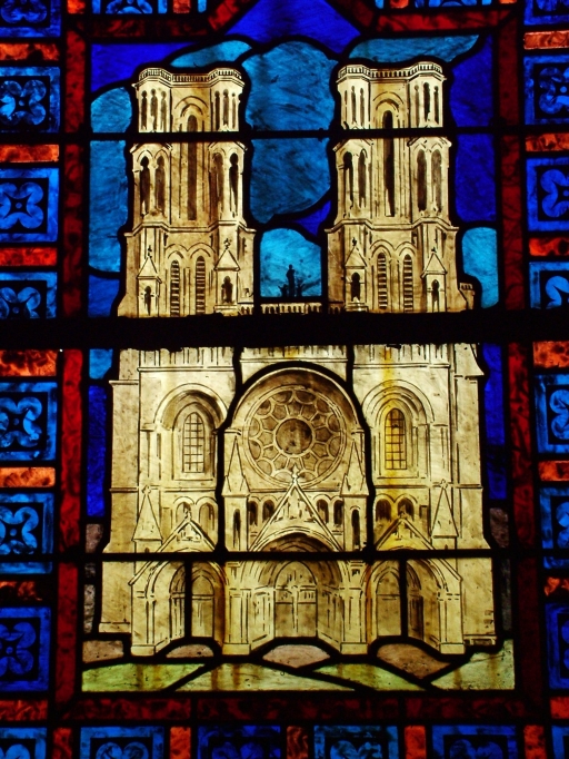 Détail de la verrière centrale du choeur.