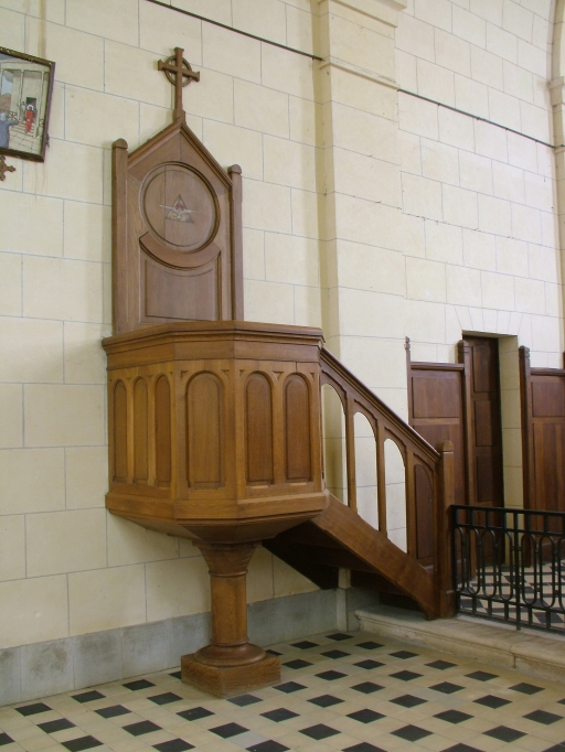 Vue d'ensemble de la chaire à prêcher.