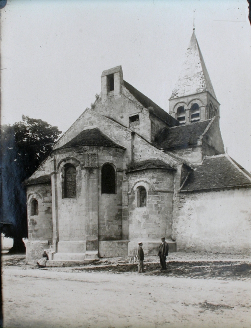 Vue ancienne du chevet (A.D. Aisne : 2 Fi Chevregny 1).