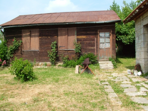 Vue d'une maison provisoire.