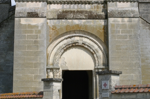 Vue du portail d'entrée.