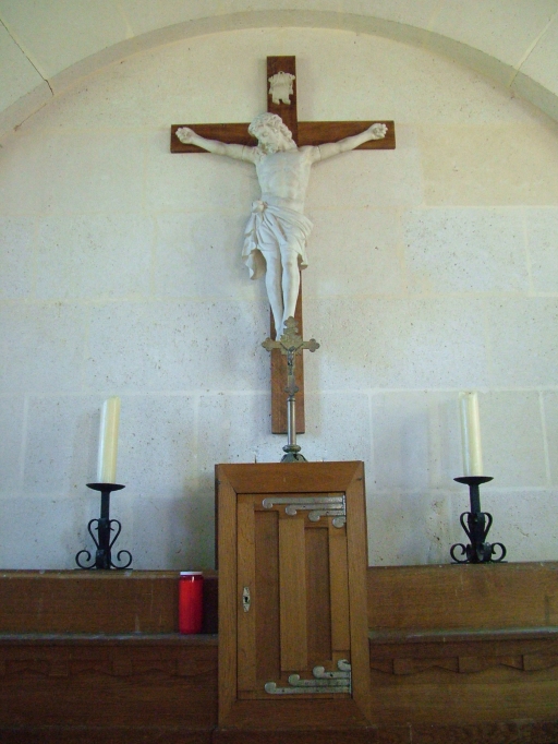 Détail du tabernacle et du crucifix.