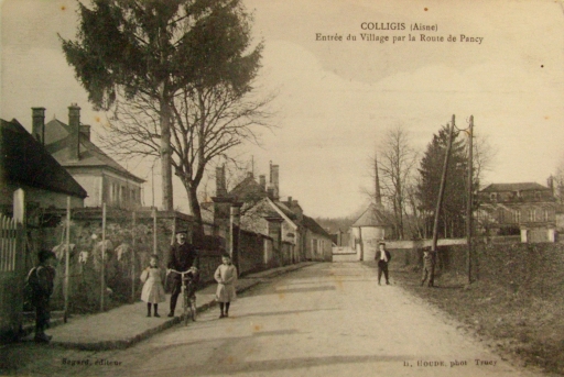 Vue ancienne du village de Colligis depuis Pancy-Courtecon (Coll. Part.).