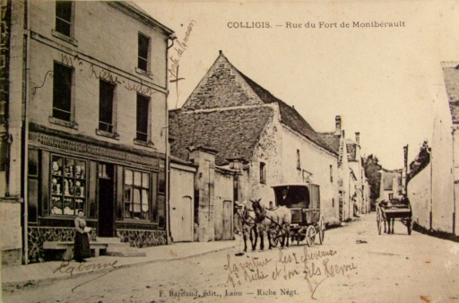 Vue ancienne de la rue du fort de Montbérault à Colligis (Coll. Part.).