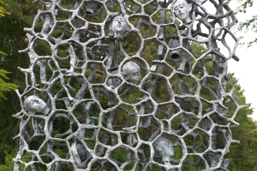 Détail des têtes sculptées.