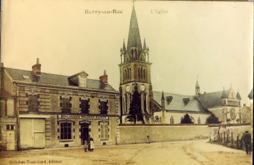 Vue ancienne de l'église (Coll. Part.).