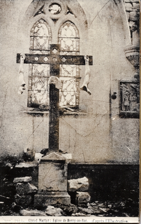 Vue du crucifix de l'église détruit.