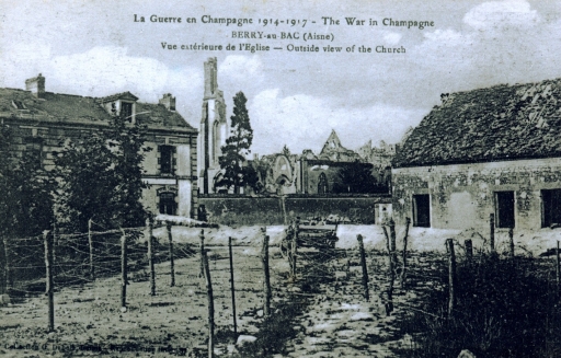 Vue de l'église en ruines (Coll. Part.).