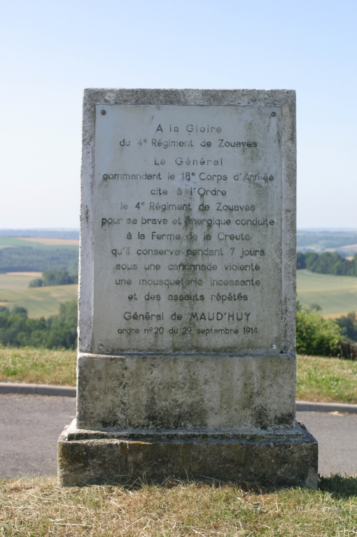 Plaque commémorative dédiée au 4e Régiment de Zouaves située devant la Caverne du Dragon.