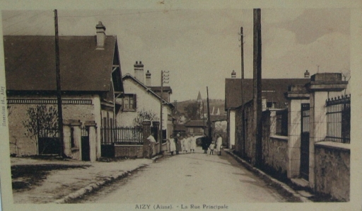 Une rue d'Aizy après la reconstruction (Coll. Part.).