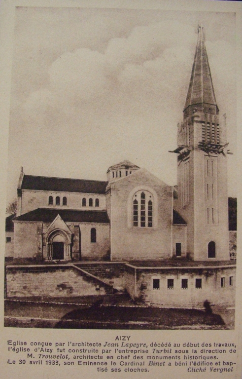 Vue générale de l'église juste après sa reconstruction (Coll. Part.).