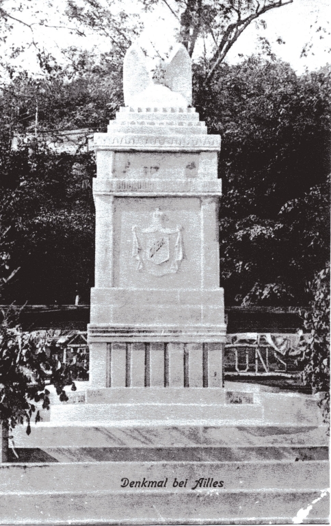 Vue ancienne du monument (Coll. Part.).