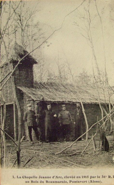 Vue de la chapelle provisoire édifiée en 1915 dans le bois Beaumarais (Archives Diocésaines).