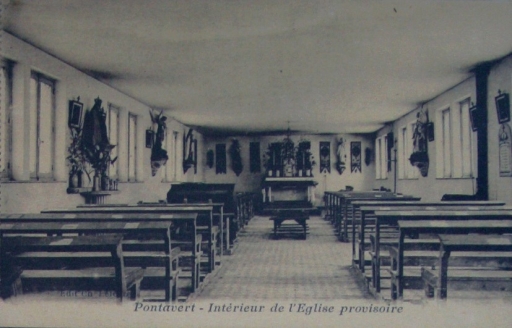 Vue intérieure de l'église provisoire (Coll. Part.).