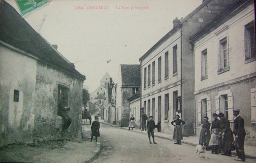 Vue ancienne de la rue principale (Coll. Part.).