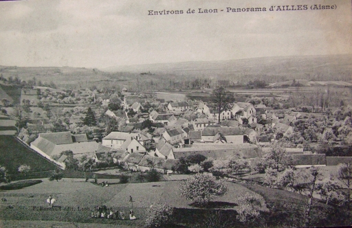 Vue de l'ancien village d'Ailles avant la guerre (Coll. Part.).