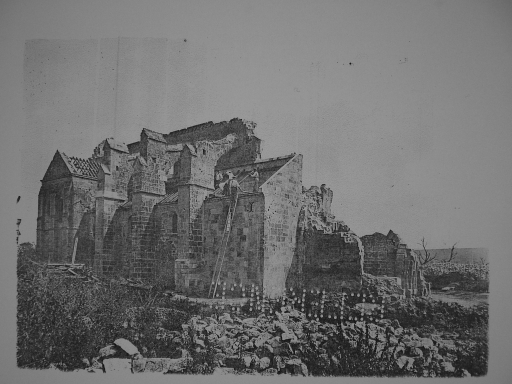 Vue de l'église en ruines en 1921 depuis le nors-ouest (DRAC Picardie, M.H. : 60091).