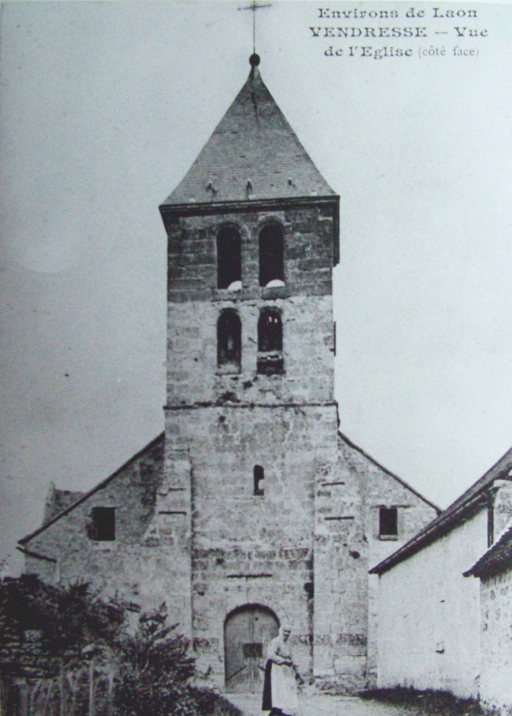 Vue de la façade de l'ancien édifice (Coll. Part.).