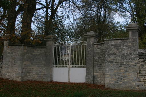 Vue du portail du château.