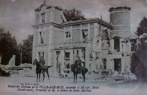 Ruines du château au début de la guerre.