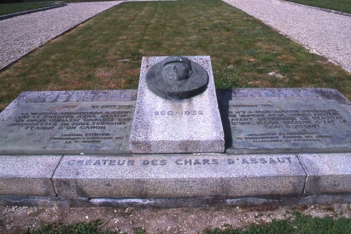 Détail de la plaque précédant le monument.