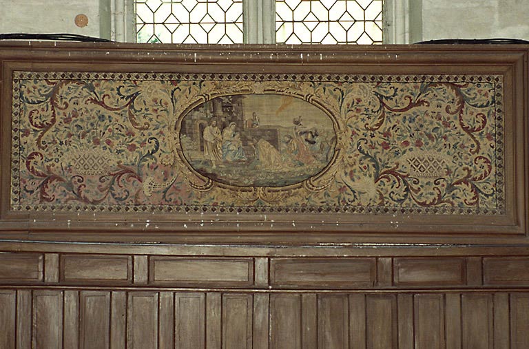 Vue d'ensemble de l'antependium, en tapisserie au point, datant de la 1ère moitié du 17e siècle.