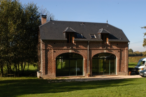 Ancienne grange convertie en maison d'habitation.