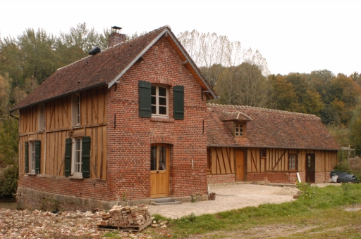 Vue d'ensemble sud des étables et des écuries.