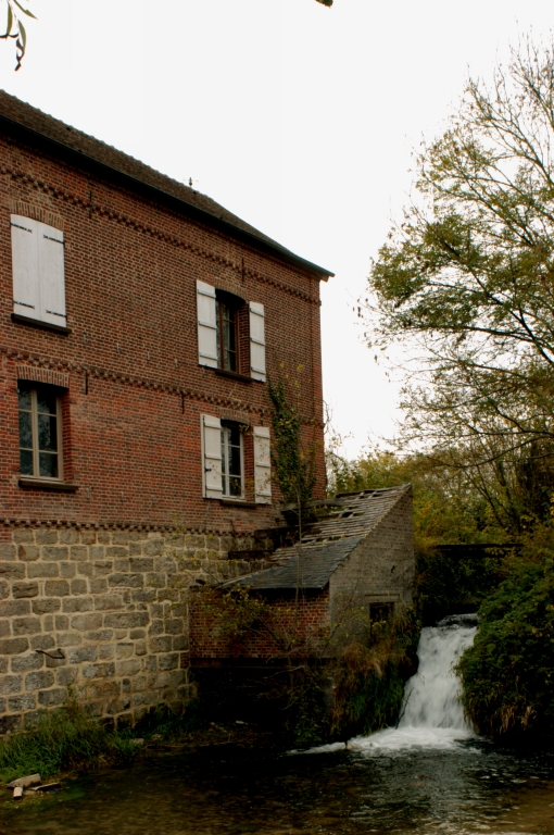 Façade nord du moulin et la chute.
