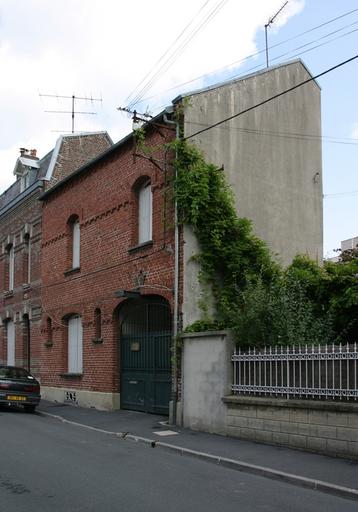Entrée des ateliers du tissage, rue du Général Legrand-Girarde.