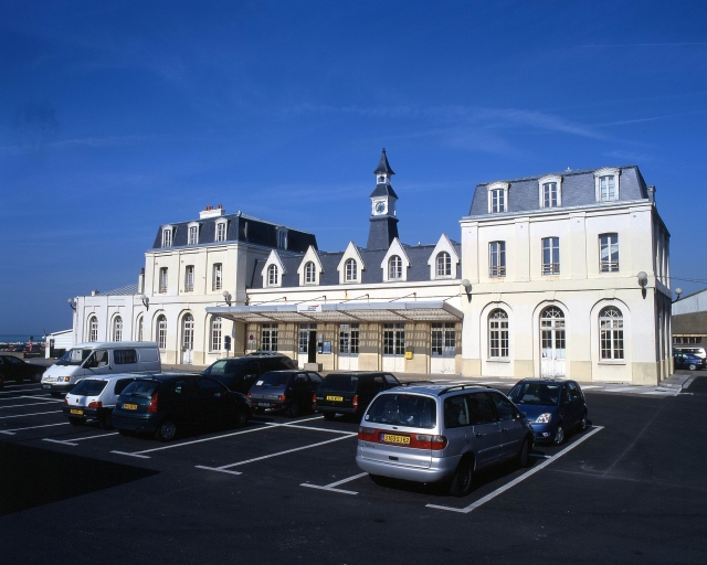 La gare de Mers-Le Tréport, vue du côté de l'arrivée.
