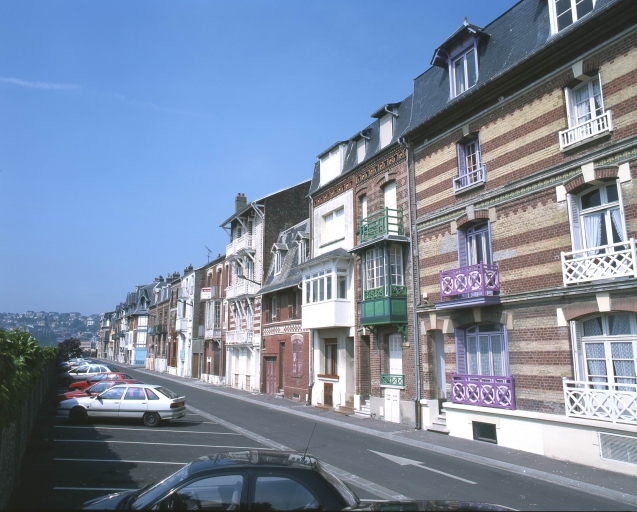 Vue des maisons de la rue Paul-Viguier.