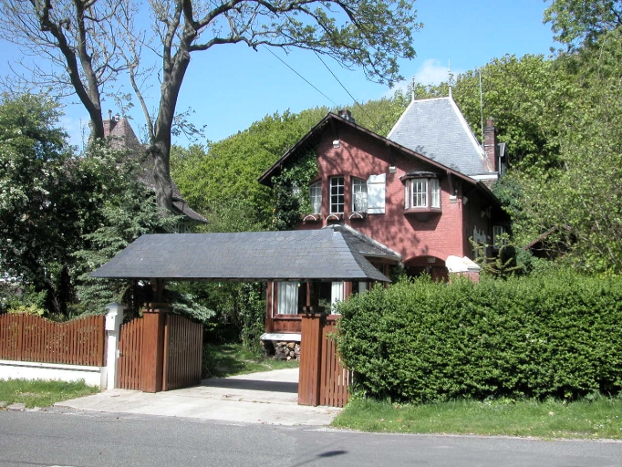 Vue d'ensemble depuis la rue.