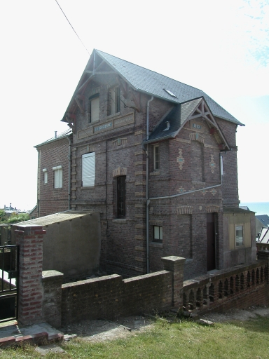 Vue de trois-quarts sur les élévations postérieure et latéral gauche, depuis la rue Dingeon.