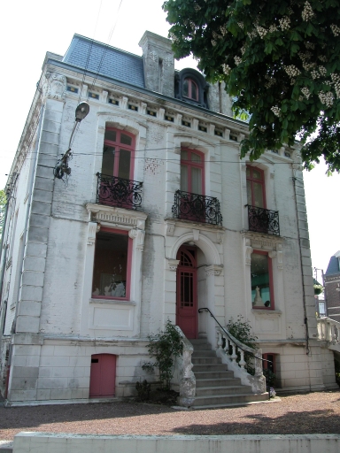 Elévation latérale gauche.